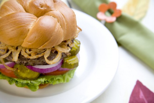 Hamburger with veggis and onions