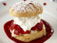 Strawberries with puff pastry, cream and a strawberry sauce