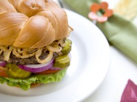 Hamburger with veggis and onions